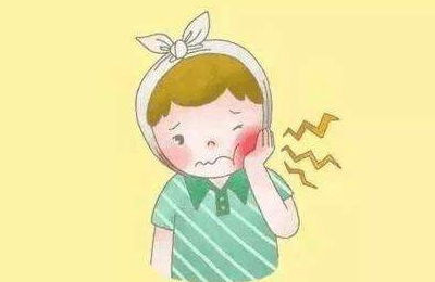 進(jìn)食、遇到冷熱刺激時(shí)產(chǎn)生疼痛